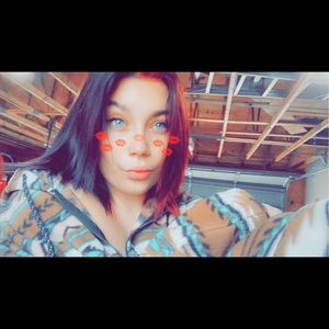 Meet your Posher, Danielle